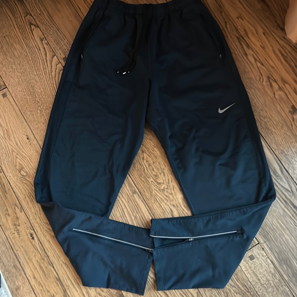 Men’s Nike dri-fit sweatpants size L